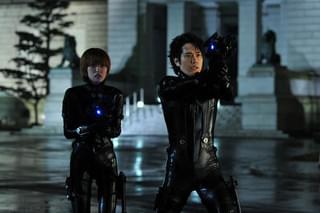 二宮和也 松山ケンイチに特製 Gantz ケーキをプレゼント 映画ニュース 映画 Com