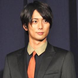 家電俳優 細川茂樹が仮面ライダーに続いて演じる新ヒーローとは 映画ニュース 映画 Com